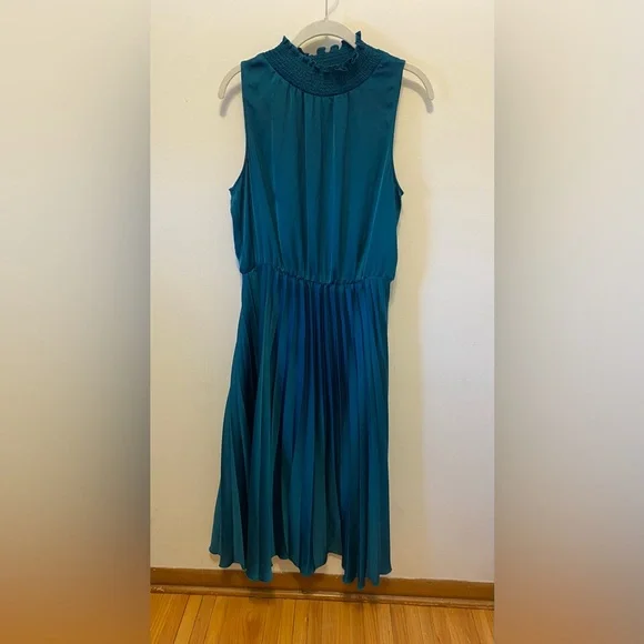 Banana Republic Teal Mock neck pleated dress medium - Picture 1 of 3